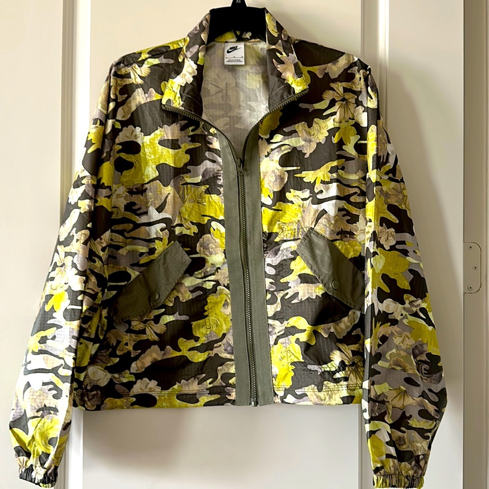 Nike windbreaker jacket